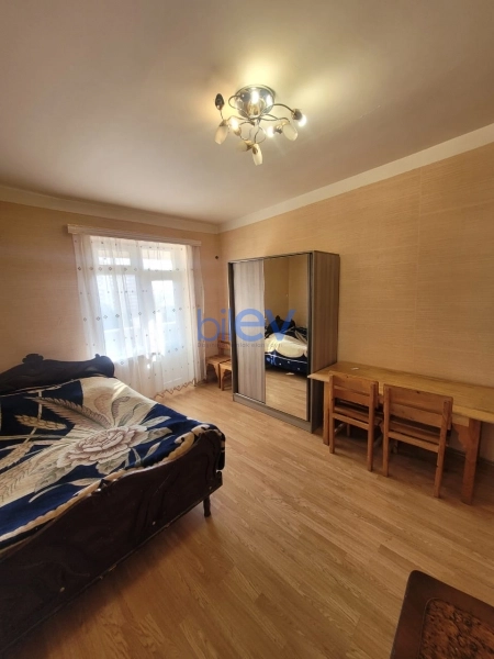 Aylıq Kirayə 1 otaqlı Köhnə Tikili bina evi  40m², Bakı