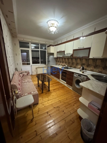 Aylıq Kirayə 3 otaqlı Yeni Tikili bina evi  85m², Bakı