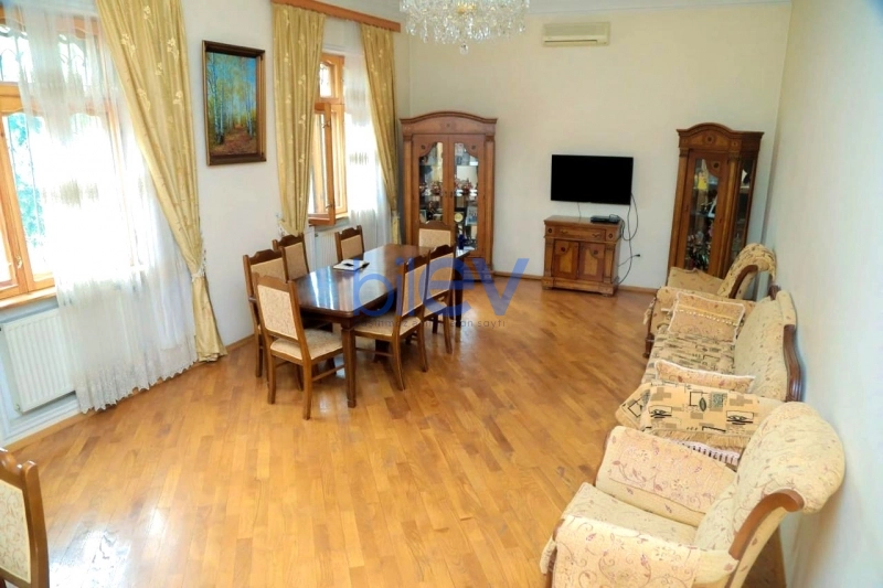 Aylıq Kirayə 7 otaqlı Həyət evi  220m², Bakı