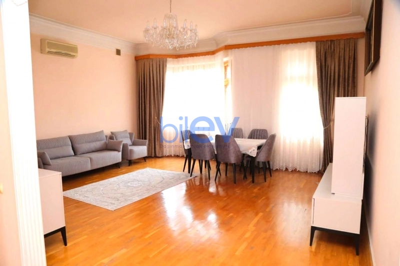 Aylıq Kirayə 7 otaqlı Həyət evi  220m², Bakı