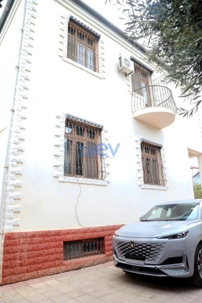 Aylıq Kirayə 7 otaqlı Həyət evi  220m², Bakı