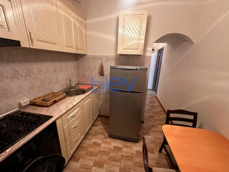 Aylıq Kirayə 1 otaqlı Köhnə Tikili bina evi  48m², Bakı