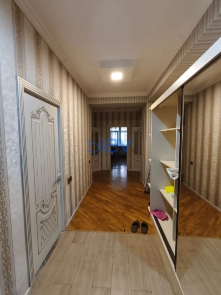 Aylıq Kirayə 3 otaqlı Yeni Tikili bina evi  90m², Bakı