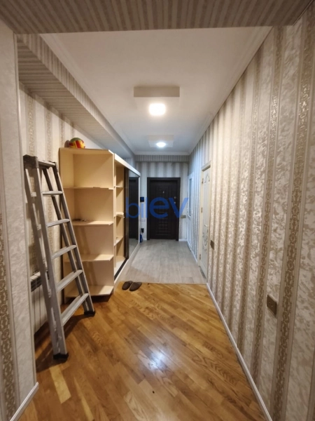Aylıq Kirayə 3 otaqlı Yeni Tikili bina evi  90m², Bakı