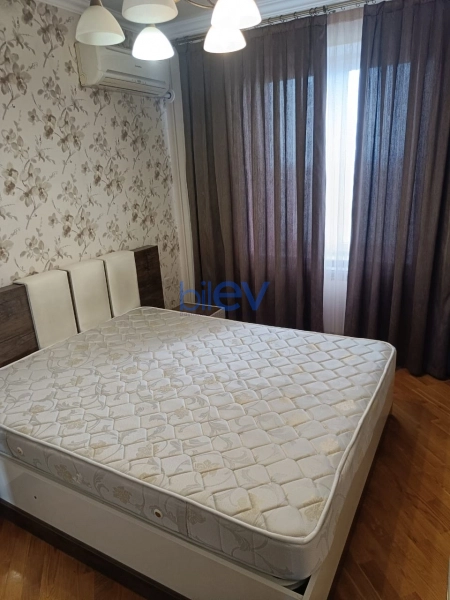 Aylıq Kirayə 3 otaqlı Köhnə Tikili bina evi  80m², Bakı