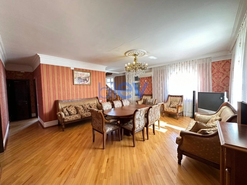 Aylıq Kirayə 10 otaqlı Həyət evi  450m², Bakı