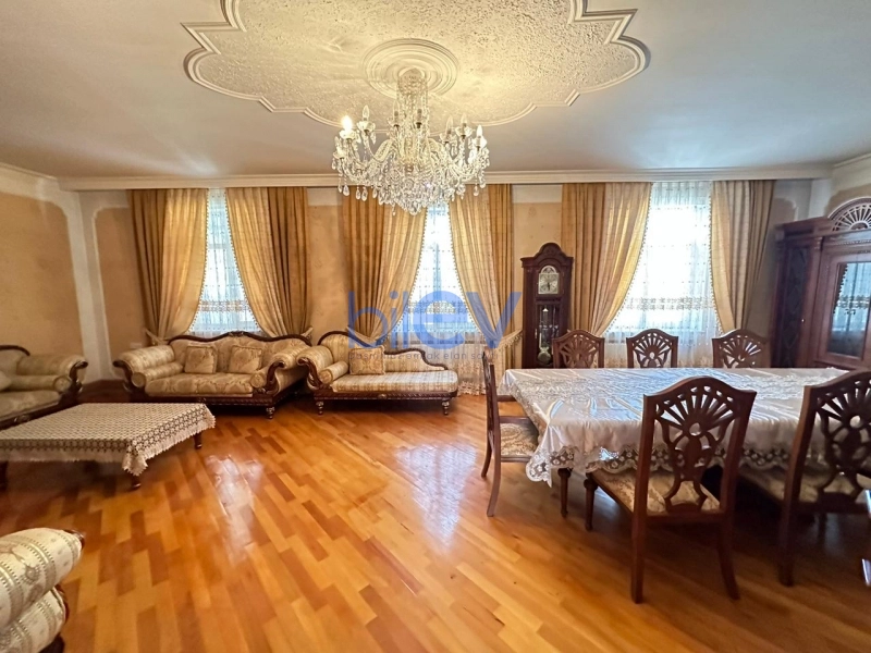 Aylıq Kirayə 10 otaqlı Həyət evi  450m², Bakı