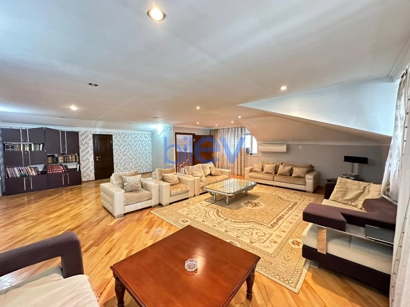 Aylıq Kirayə 10 otaqlı Həyət evi  450m², Bakı