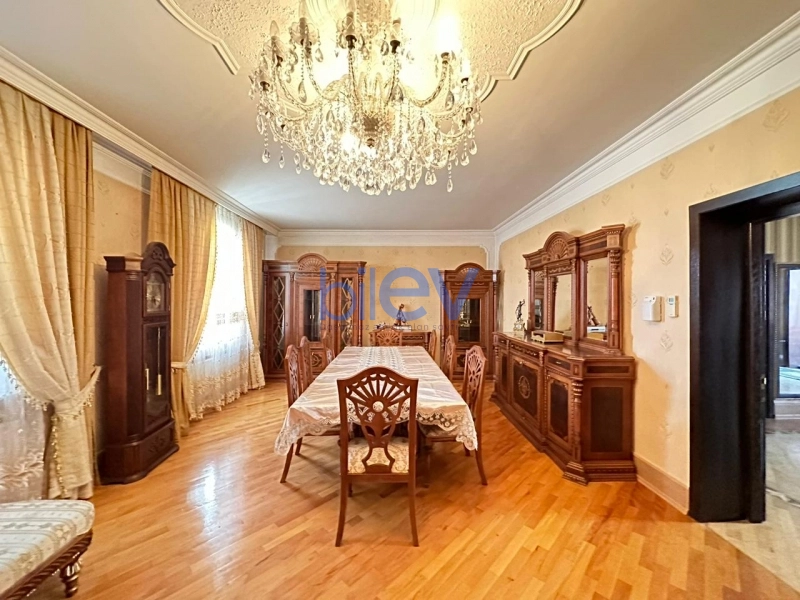 Aylıq Kirayə 10 otaqlı Həyət evi  450m², Bakı