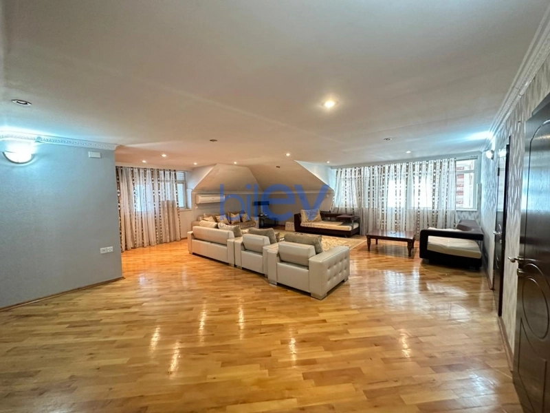 Aylıq Kirayə 10 otaqlı Həyət evi  450m², Bakı