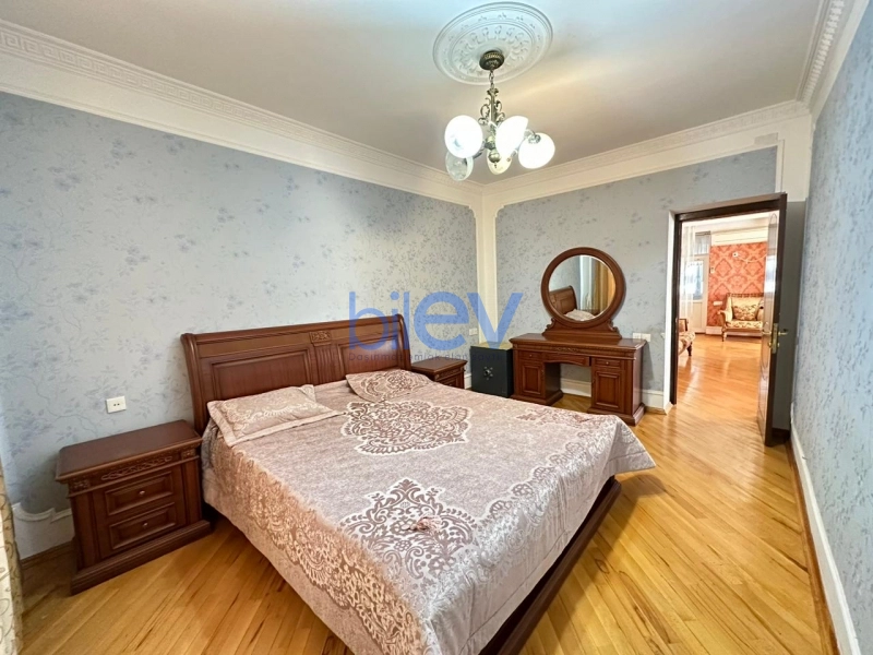 Aylıq Kirayə 10 otaqlı Həyət evi  450m², Bakı