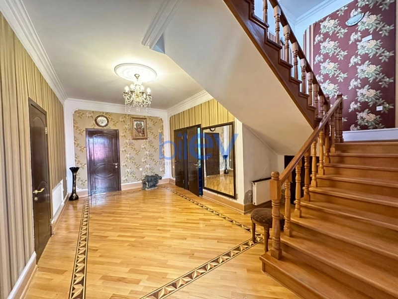 Aylıq Kirayə 10 otaqlı Həyət evi  450m², Bakı