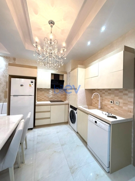 Aylıq Kirayə 3 otaqlı Yeni Tikili bina evi  100m², Bakı