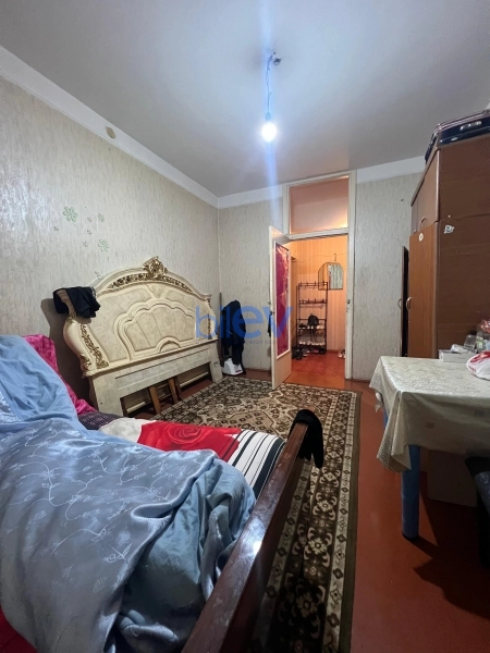 Satış 4 otaqlı Köhnə Tikili bina evi  100m², Bakı