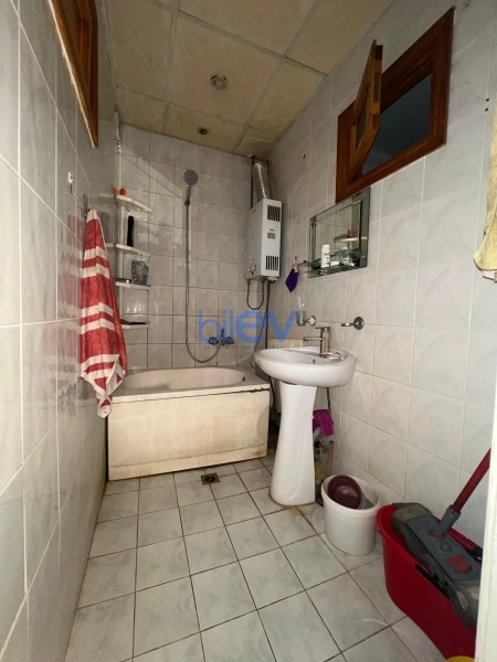 Satış 4 otaqlı Köhnə Tikili bina evi  100m², Bakı