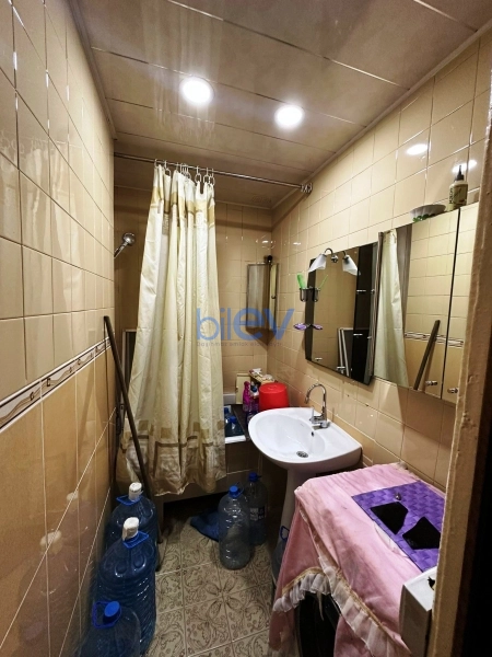 Satış 2 otaqlı Köhnə Tikili bina evi  60m², Bakı