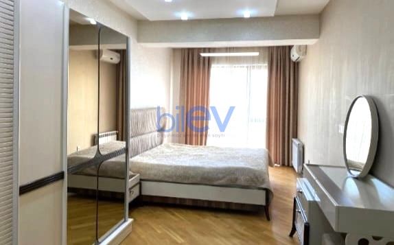Aylıq Kirayə 2 otaqlı Yeni Tikili bina evi  120m², Bakı