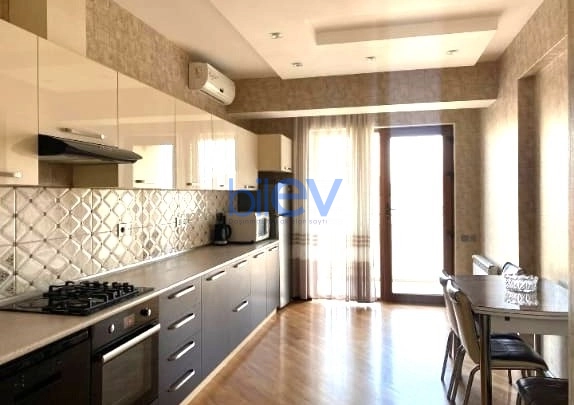 Aylıq Kirayə 2 otaqlı Yeni Tikili bina evi  120m², Bakı