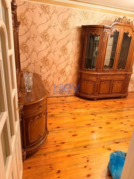 Aylıq Kirayə 3 otaqlı Köhnə Tikili bina evi  80m², Bakı