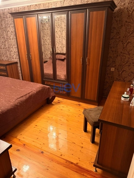 Aylıq Kirayə 3 otaqlı Köhnə Tikili bina evi  80m², Bakı