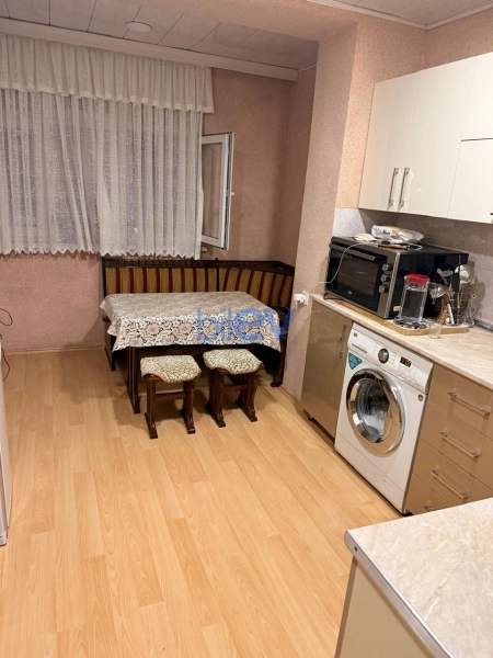 Aylıq Kirayə 3 otaqlı Köhnə Tikili bina evi  80m², Bakı
