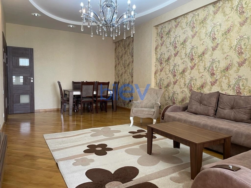 Aylıq Kirayə 3 otaqlı Yeni Tikili bina evi  125m², Bakı