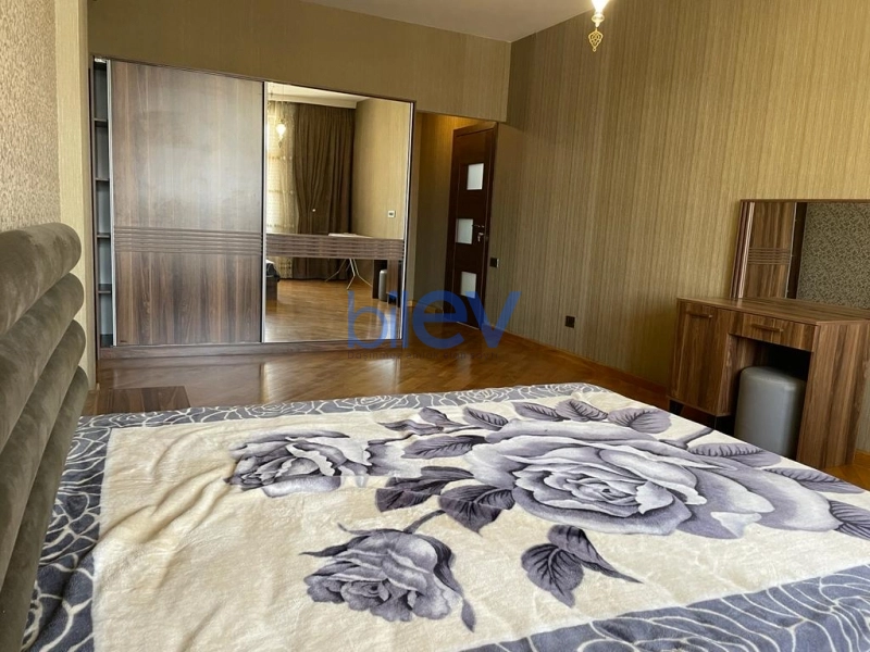 Aylıq Kirayə 3 otaqlı Yeni Tikili bina evi  125m², Bakı