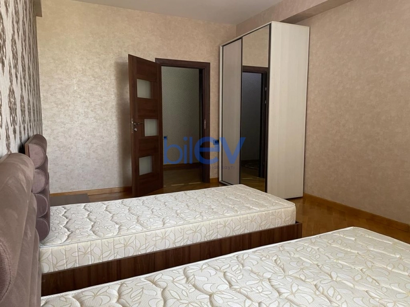 Aylıq Kirayə 3 otaqlı Yeni Tikili bina evi  125m², Bakı