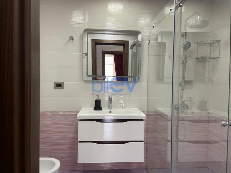Aylıq Kirayə 3 otaqlı Yeni Tikili bina evi  125m², Bakı