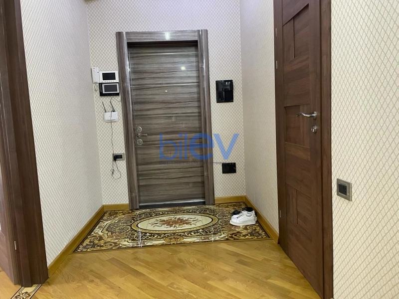 Aylıq Kirayə 3 otaqlı Yeni Tikili bina evi  125m², Bakı