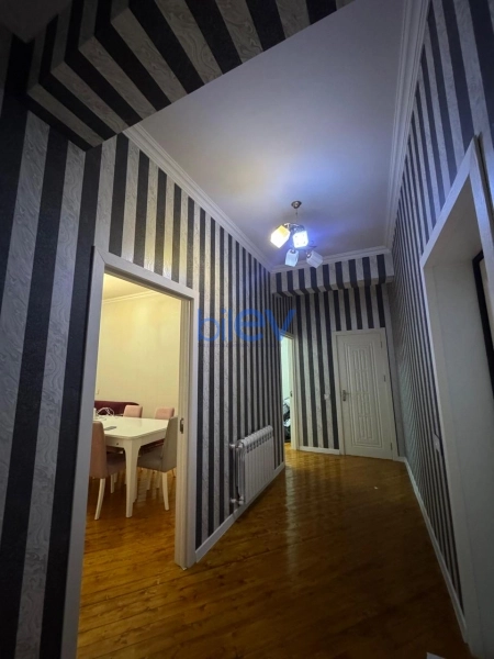 Aylıq Kirayə 3 otaqlı Yeni Tikili bina evi  95m², Bakı