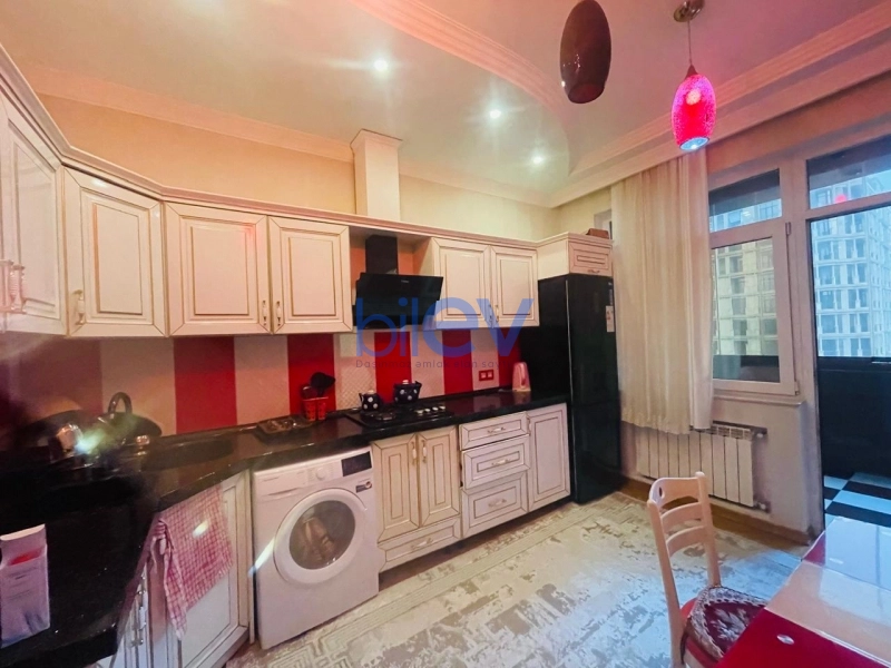 Aylıq Kirayə 2 otaqlı Yeni Tikili bina evi  90m², Bakı