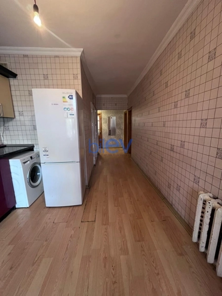 Aylıq Kirayə 2 otaqlı Köhnə Tikili bina evi  80m², Bakı