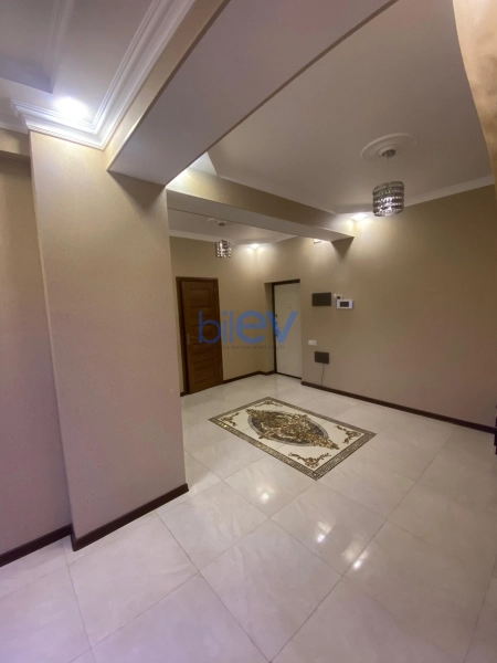 Aylıq Kirayə 3 otaqlı Yeni Tikili bina evi  120m², Bakı