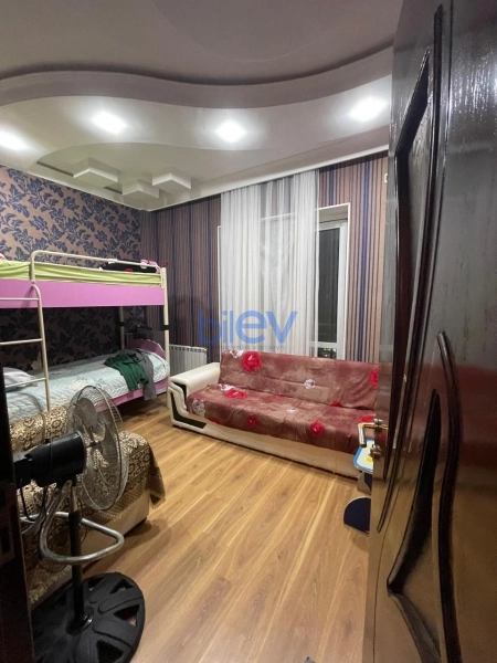Aylıq Kirayə 3 otaqlı Yeni Tikili bina evi  130m², Bakı