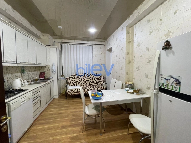 Aylıq Kirayə 3 otaqlı Yeni Tikili bina evi  130m², Bakı