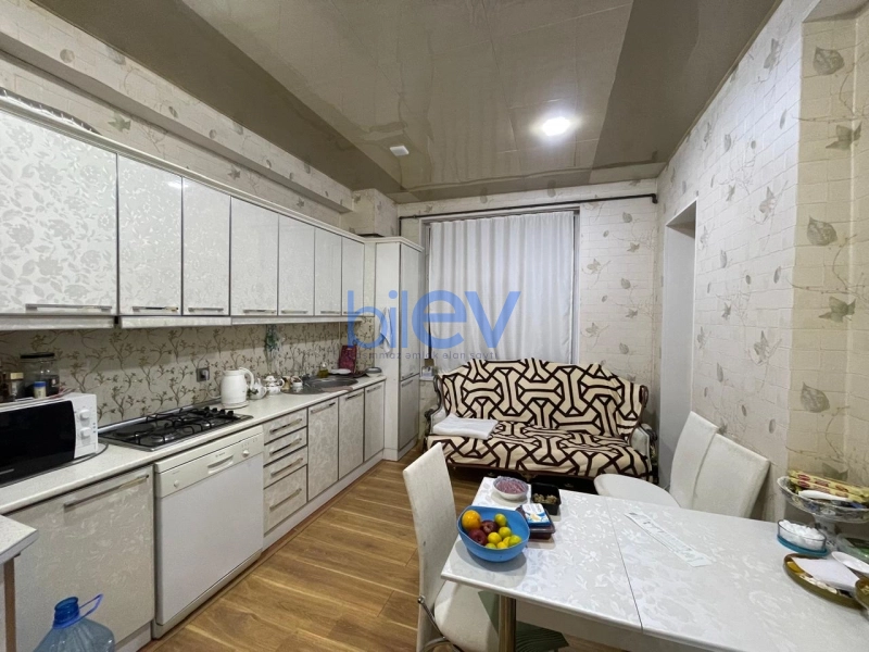 Aylıq Kirayə 3 otaqlı Yeni Tikili bina evi  130m², Bakı