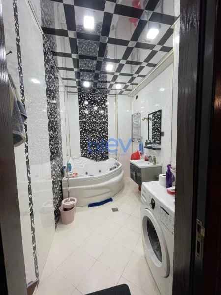 Aylıq Kirayə 3 otaqlı Yeni Tikili bina evi  130m², Bakı