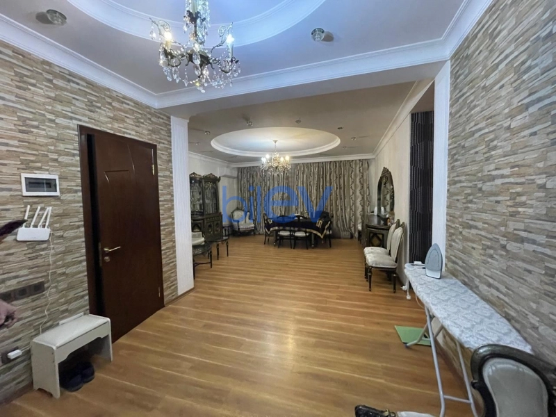 Aylıq Kirayə 3 otaqlı Yeni Tikili bina evi  130m², Bakı
