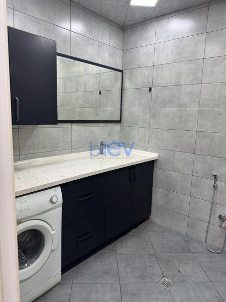 Aylıq Kirayə 4 otaqlı Yeni Tikili bina evi  160m², Bakı
