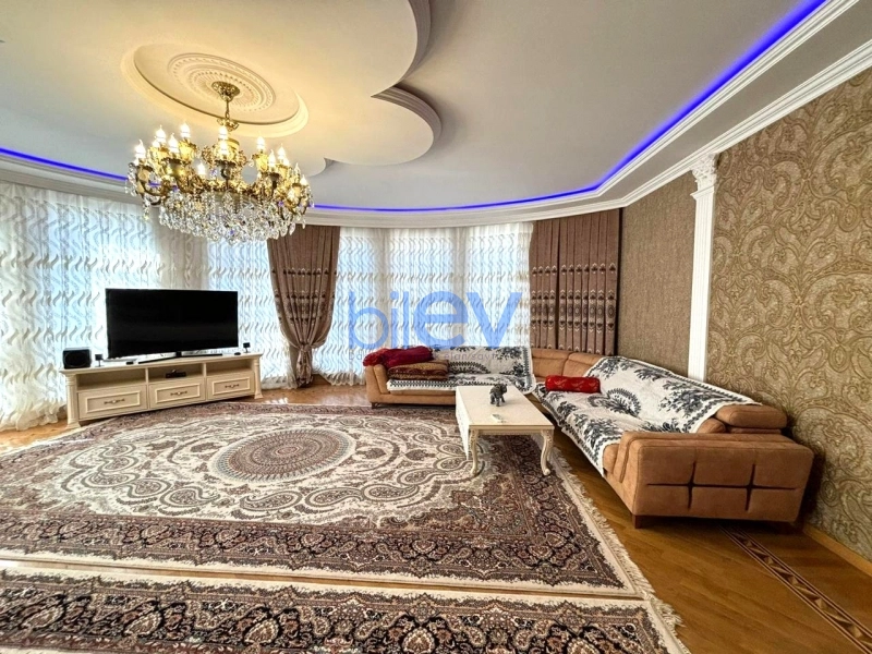 Aylıq Kirayə 3 otaqlı Yeni Tikili bina evi  170m², Bakı