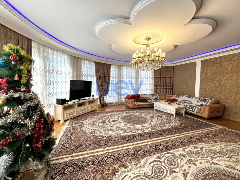 Aylıq Kirayə 3 otaqlı Yeni Tikili bina evi  170m², Bakı