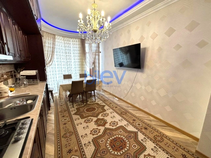Aylıq Kirayə 3 otaqlı Yeni Tikili bina evi  170m², Bakı