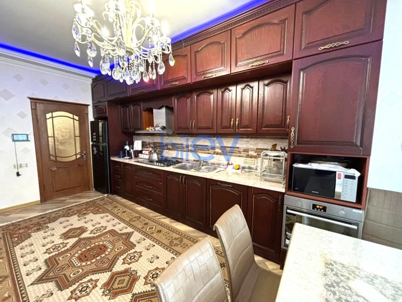 Aylıq Kirayə 3 otaqlı Yeni Tikili bina evi  170m², Bakı