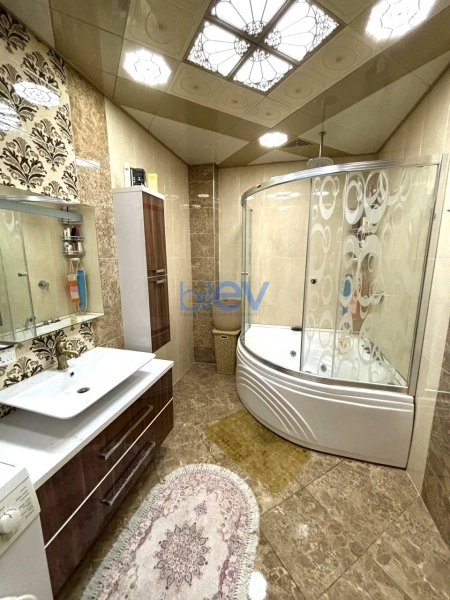 Aylıq Kirayə 3 otaqlı Yeni Tikili bina evi  170m², Bakı