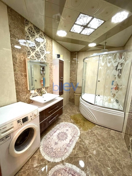 Aylıq Kirayə 3 otaqlı Yeni Tikili bina evi  170m², Bakı