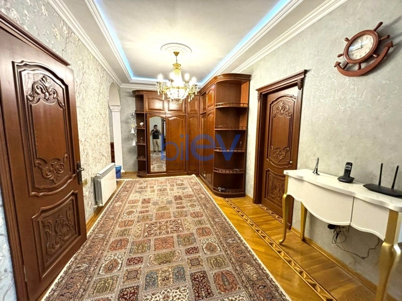 Aylıq Kirayə 3 otaqlı Yeni Tikili bina evi  170m², Bakı