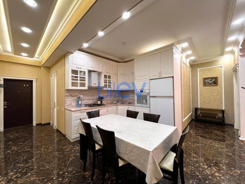 Aylıq Kirayə 3 otaqlı Yeni Tikili bina evi  115m², Bakı