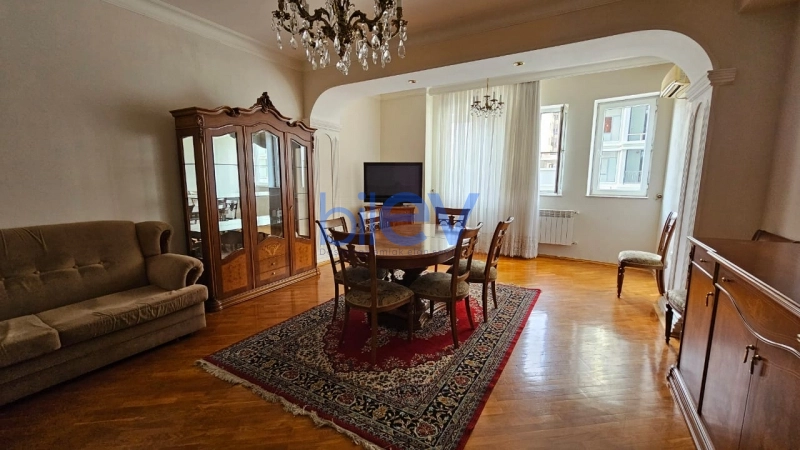 Aylıq Kirayə 4 otaqlı Yeni Tikili bina evi  178m², Bakı