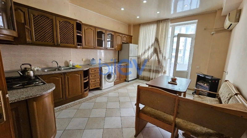 Aylıq Kirayə 4 otaqlı Yeni Tikili bina evi  178m², Bakı